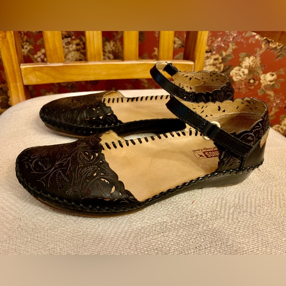 Woman’s Pikolinos Mary Jane black leather cutout flats/sandals EU 38/US 7.5-8